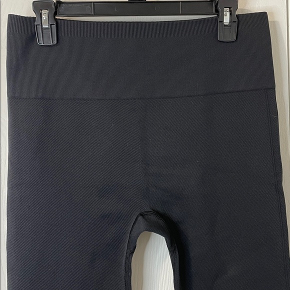 Gaiam Warrior Seamless NWOT Black High Waisted Leggings Size XL - Picture 3 of 9